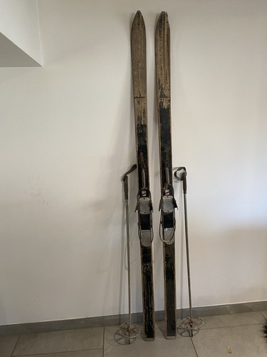 Anciens skis bois avec - anciens,